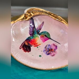 Gold-Trimmed Hummingbird Decorative Clam Shell With Stand | Resin Sealed